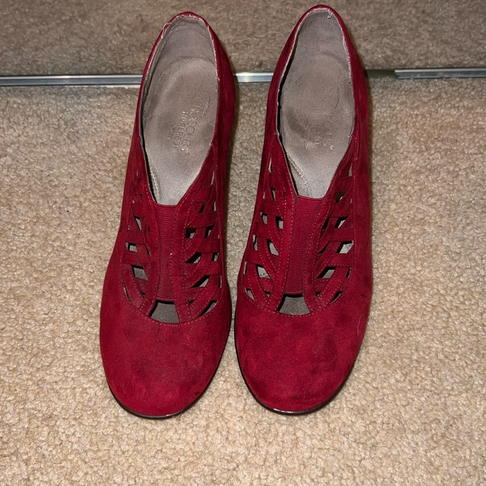 Beautiful Red Aerosoles Pumps